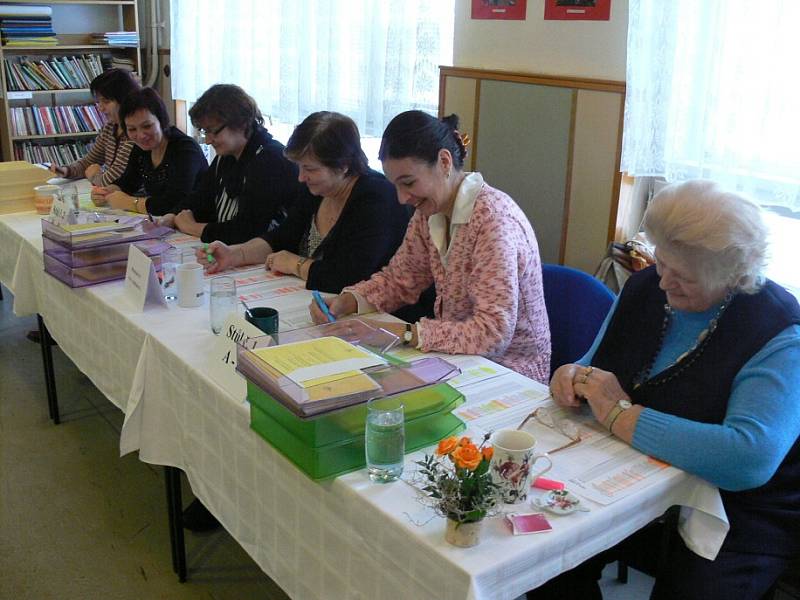 Druhý den druhého kola volby prezidenta v okrsku č. 2 v Nové Včelnici..