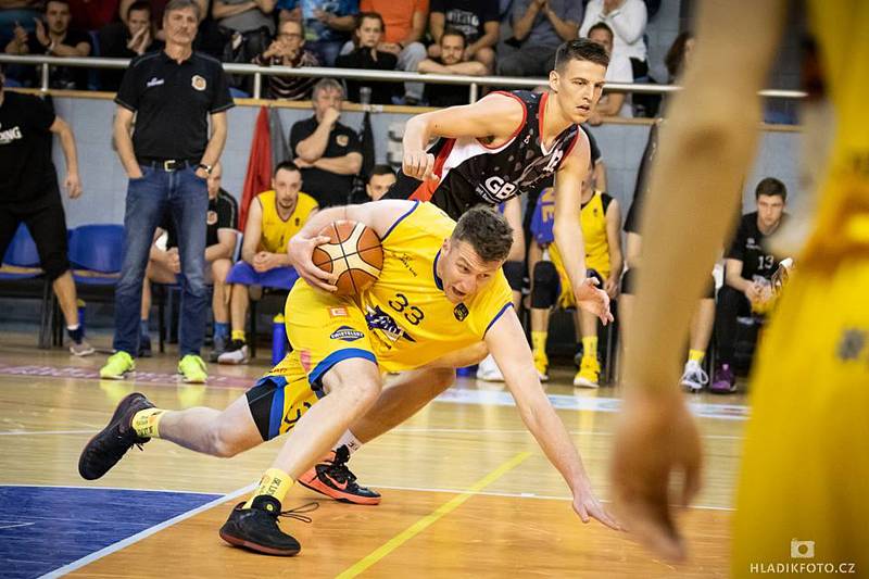 Hráči Fio Basketu sice ve druhém finálovém souboji play off I. ligy doma porazili GBA EU Praha 80:76, ale z titulu se radoval hostující tým.