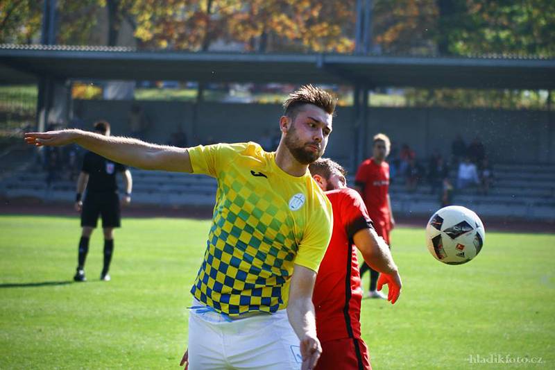 Jindřichohradeckým fotbalistům se v divizi momentálně velice daří. Nováček soutěže zvítězil počtvrté za sebou, když si poradil s Dobříší 3:1.