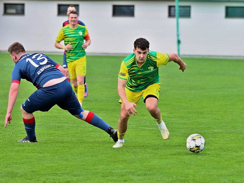 Fotbalisté Třebětic (v zelenožlutém) v 19. kole I. a třídy porazili Bernartice 5:1 a upevnili si vedení v tabulce sk. B.