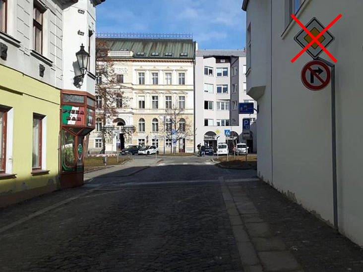 Nadcházející změny v dopravním značení v centru Jindřichova Hradce.
