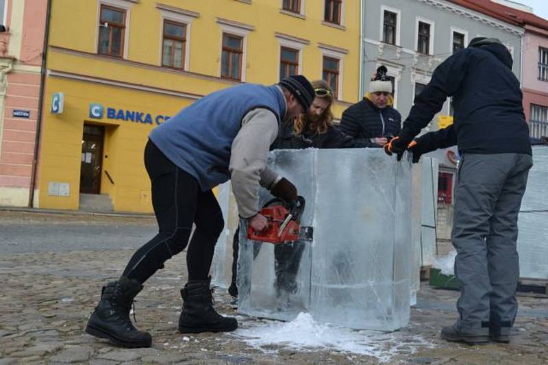 Na jindřichohradeckém náměstí měl stát ledový anděl. 