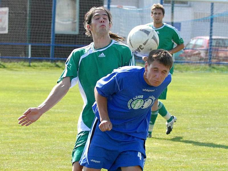 Momentka z divizního zápasu Třeboň - Tachov (3:1).