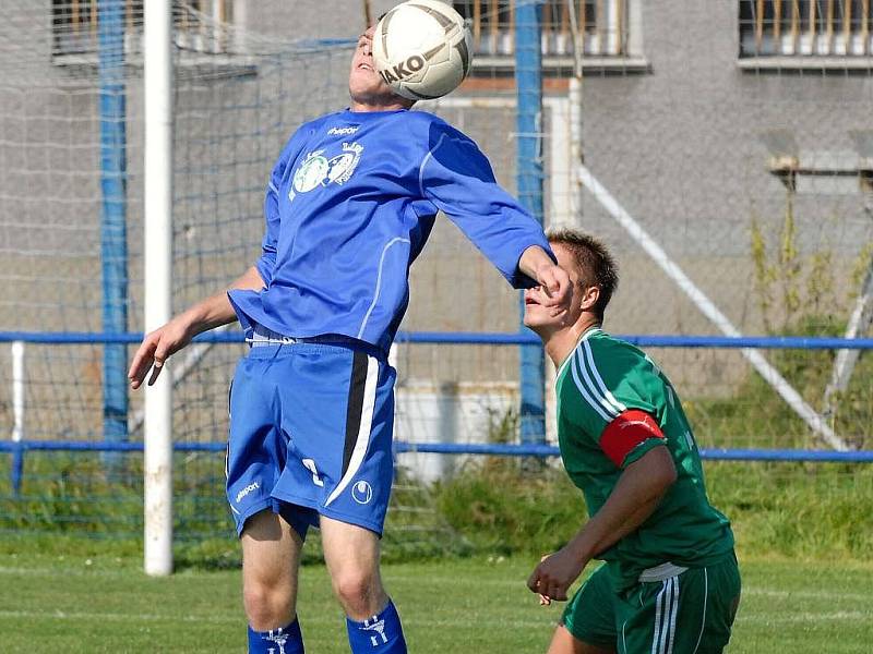 Momentka z divizního zápasu Třeboň - Tachov (3:1).