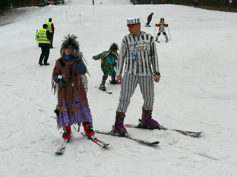 Maškarní karneval na sjezdovce v Nové Bystřici.