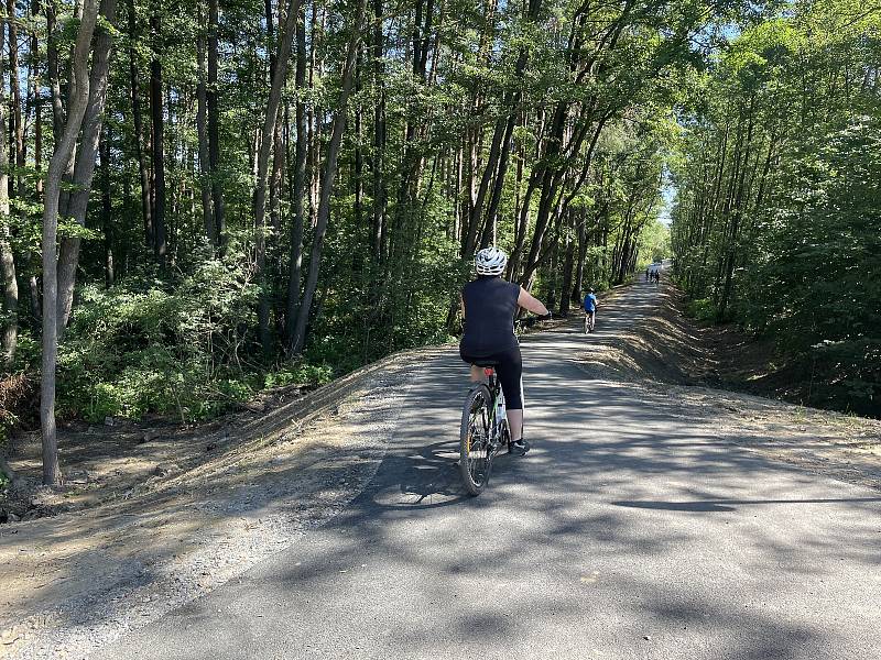 Stezka pro pěší i cyklisty se otevře už v příštím týdnu.