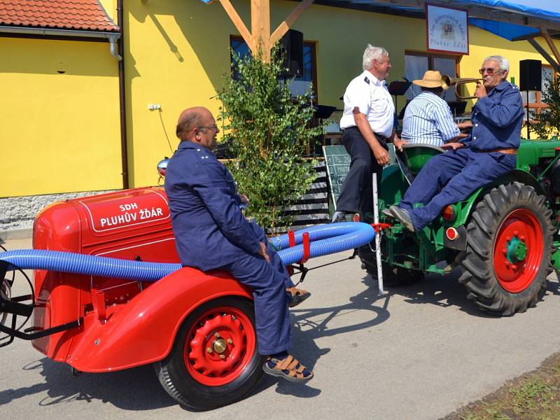 Oslavy 120 let SDH Pluhův Žďár. Zlatým hřebem byly ukázky historické techniky.