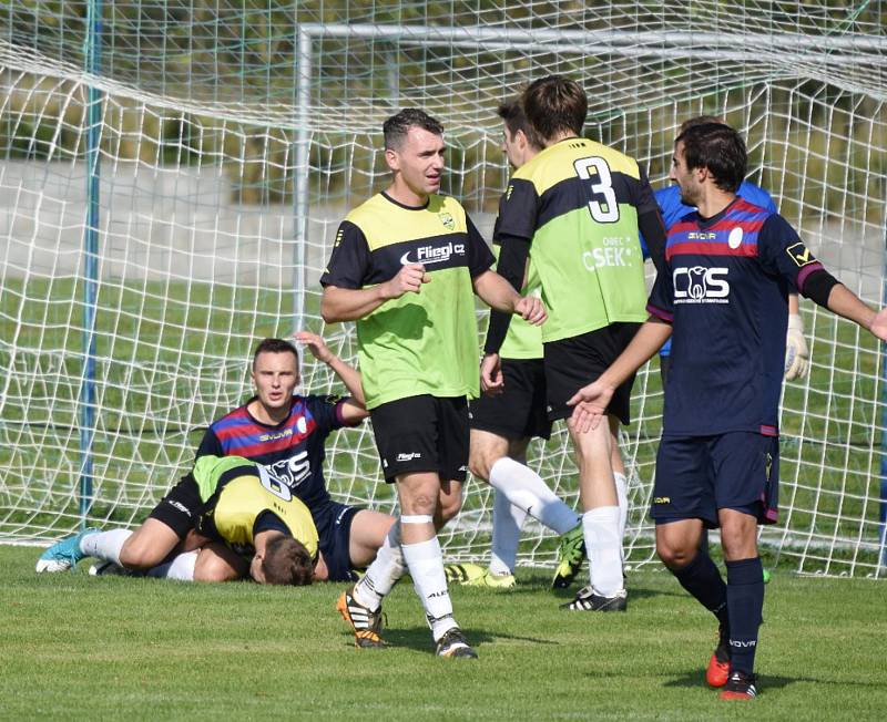 Jindřichohradečtí fotbalisté v 7. kole KP nadělili Oseku na jeho hřišti pět gólů.