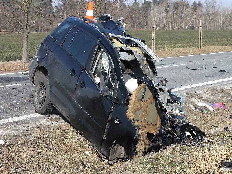 V pondělí se na hlavním tahu z Lomnice nad Lužnicí na Veselí nad Lužnicí, a to u Frahelže střelo osobní auto s nákladní tatrou. Řidič (44 let) v osobní autě zraněním podlehl.