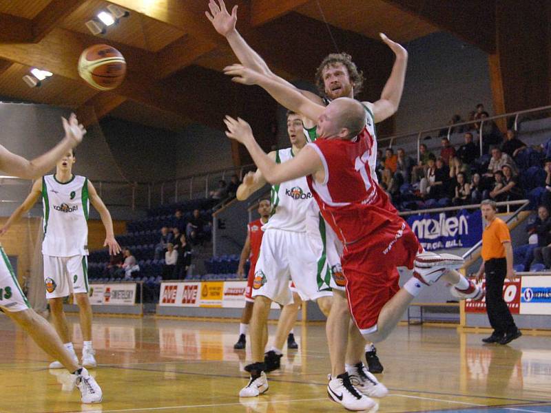 Momentka ze zápasu Lions J. Hradec - Liberec 66:79 (16:11, 31:31, 46:55).