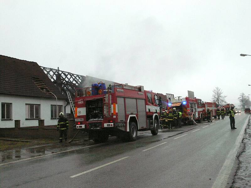 Požár řadového domu v Kardašově Řečici. 