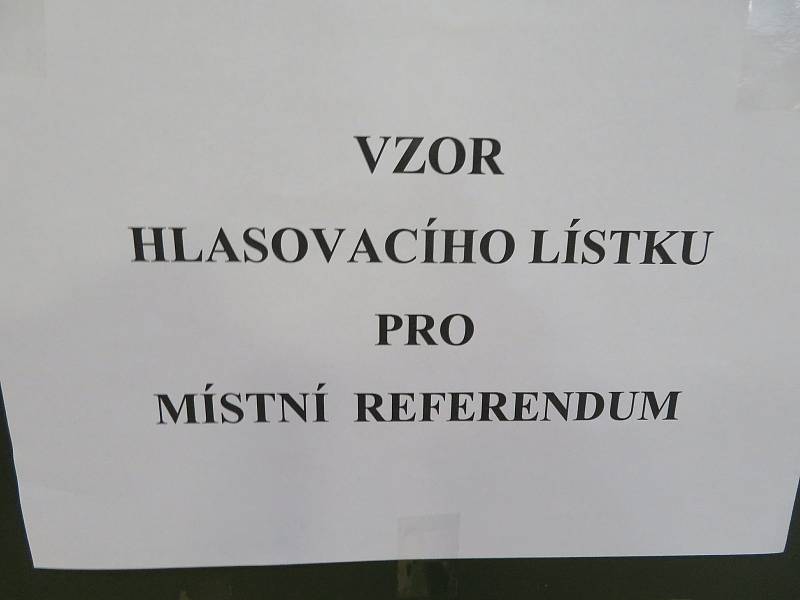 Volby ve Slavonicích v klubovně Junáku.