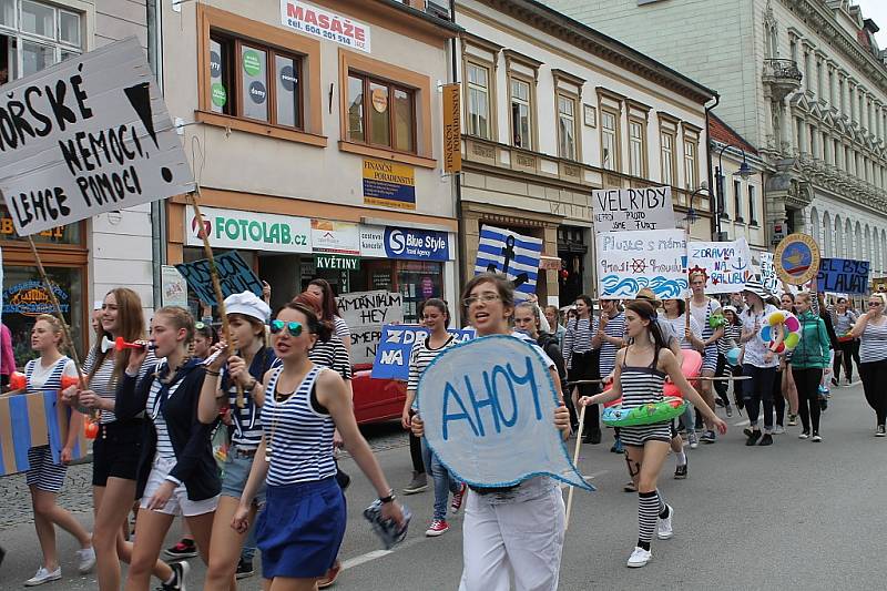 Jindřichův Hradec zažil tradiční studentský majáles.