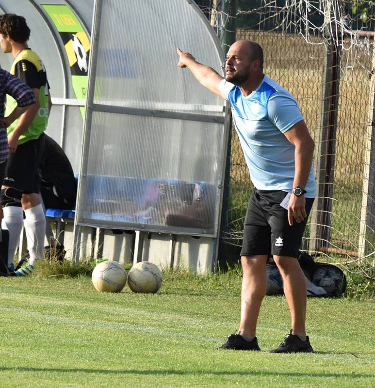 Fotbalisté Nové Včelnice vstoupili v roli nováčka krajského přeboru do sezony porážkou 0:2 v Oseku.