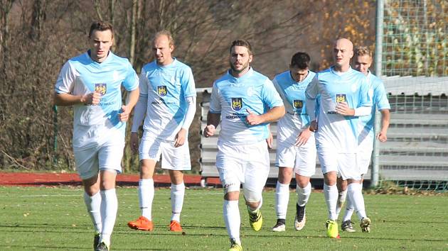 Hradečtí fotbalisté přezimují na druhé příčce krajského přeboru.