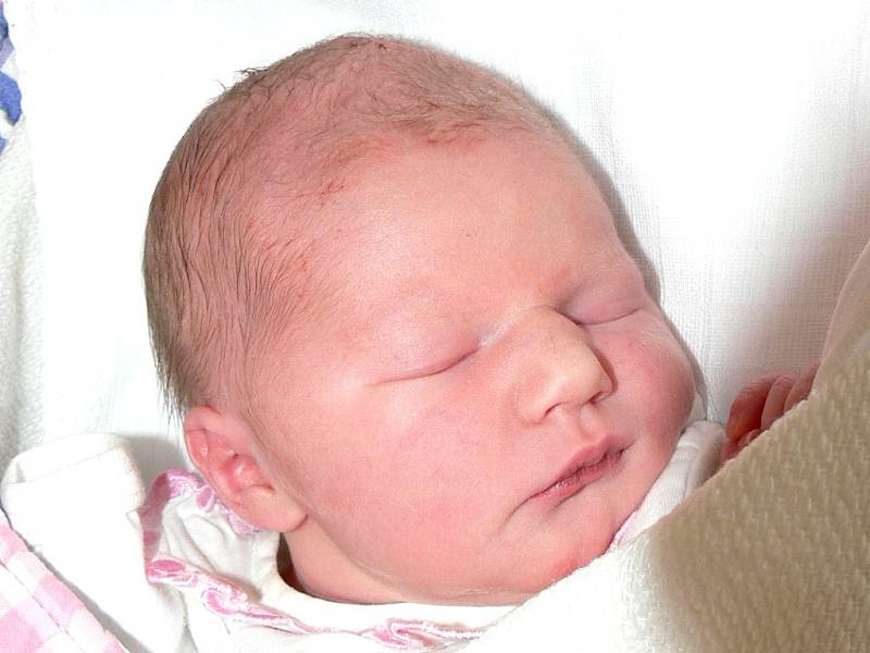 Lucie Londýnová z Dvorců se narodila 4. října 2012 Veronice Londýnové a Jaroslavu Čurdovi. Měřila 49 centimetrů a vážila 3080  gramů.
