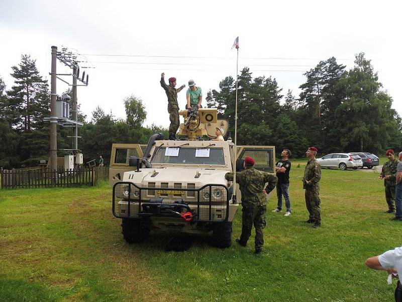 V sobotu 17. července mohla veřejnost hromadně navštívit areál vojenské střelnice v Lomech.