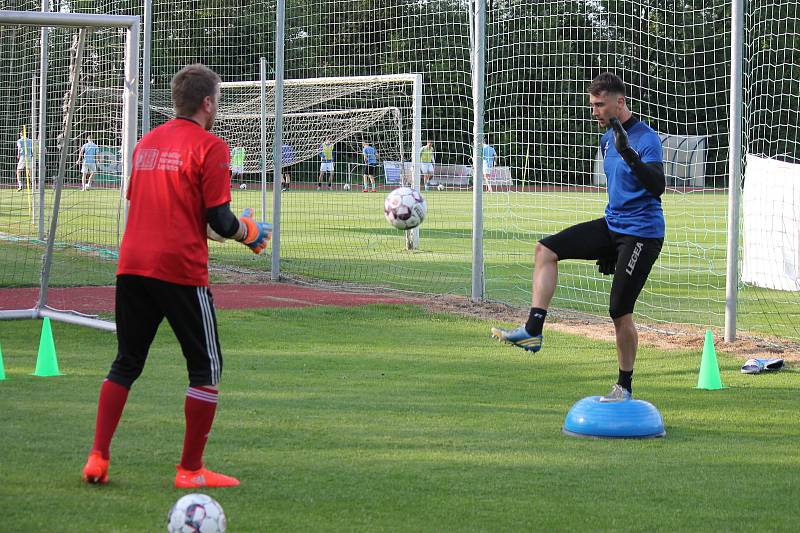 Jindřichohradečtí divizní fotbalisté rozhodně nezahálejí a už nyní se poctivě připravují na nový ročník divize.