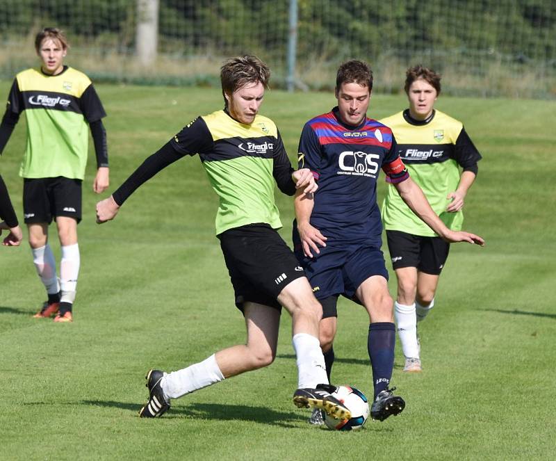 Jindřichohradečtí fotbalisté v 7. kole KP nadělili Oseku na jeho hřišti pět gólů.