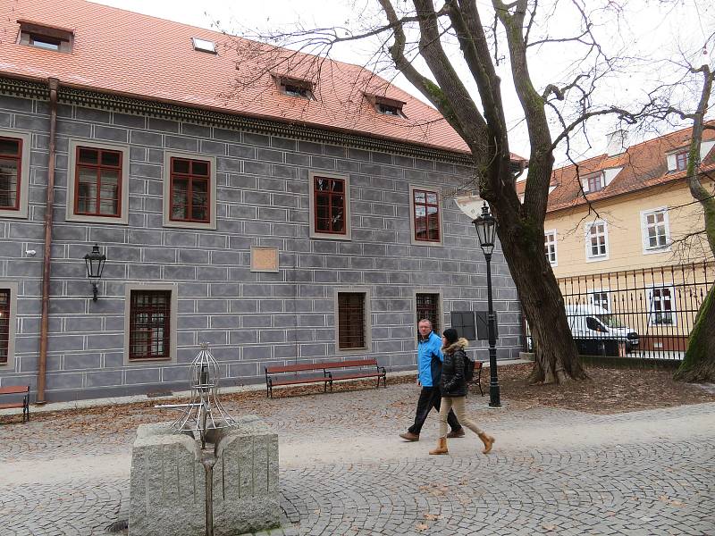 V Třeboni opravili knihovnu posledního z Rožmberků. Zámecká lékárna tak dostala zpět genius loci.