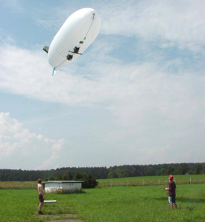 Vzducholoď nad Domanínem.