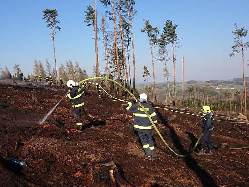 Rozsáhlý požár lesa u Cizkrajova na Dačicku.