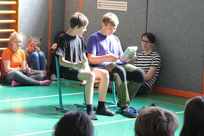 Divadelní kroužek funguje v základní škole v Kunžaku pod vedením Evy Krafkové již tři desítky let.