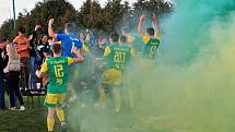 Fotbalisté Třebětic (v zelenožlutém) ve šlágru 11. kola I. A třídy porazili táborský Meteor 2:0 a uhájili vedoucí příčku tabulky skupiny B.