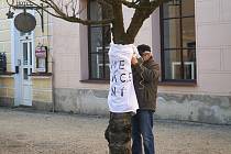 Lidé ve Slavonicích bojují o zachování stromů. Mnoho z nich je už vykácených.