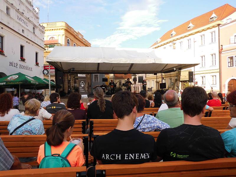 Na Třeboňském rynku zní rock, folk i pop.