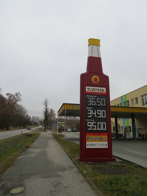 Jindřichohradecká likérka Fruko-Schulz začala vyrábět nový druh alkoholického likéru. Čert by se měl na trh český trh dostat v nejbližší době.