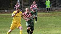 Fotbalisté Plavska (ve žlutém) absolvovali podzim bez jediného bodu a po porážce s Rapšachem 1:4 uzavírají tabulku OS sk. A. Foto: archiv SK Rapšach