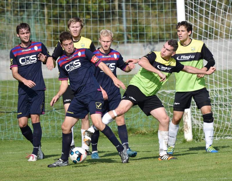 Jindřichohradečtí fotbalisté v 7. kole KP nadělili Oseku na jeho hřišti pět gólů.