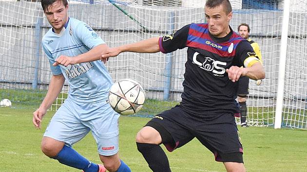 Hradec uhrál remízu 1:1 v Protivíně. Vpravo autor gólu Radim Koutný.