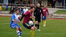 Fotbalisté Studené (v modrobílém) zvítězili v dohrávce I.B třídy na hřišti Nové Bystřice 3:1.