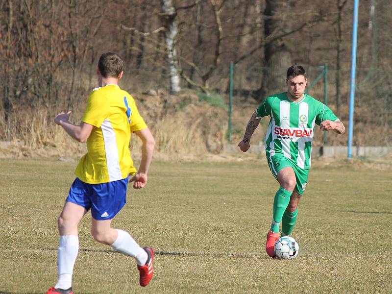 Fotbalisté Lásenice (v zelenobílém) ve 14. kole přeboru utrpěli doma debakl 0:6 od Stráže nad Nežárkou.