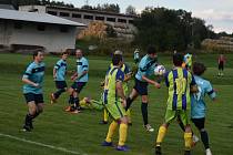 Fotbalisté Strmilova porazili v místním derby Kunžak (v modrém) 6:1. Foto: petr Vinkler