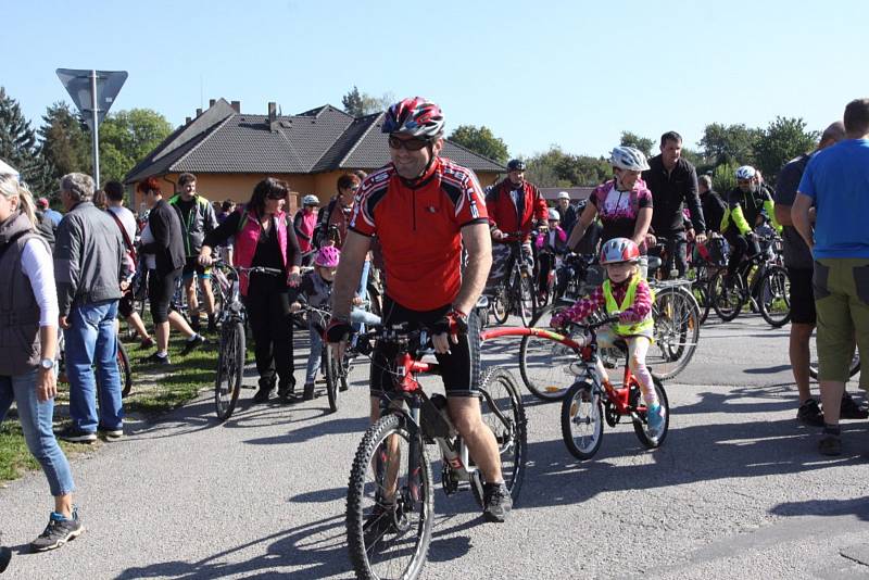 Přes pět stovek cyklistů i pěších se přišlo rozloučit s letošním jindřichohradeckým létem na akci Přes kopec na Hradec.