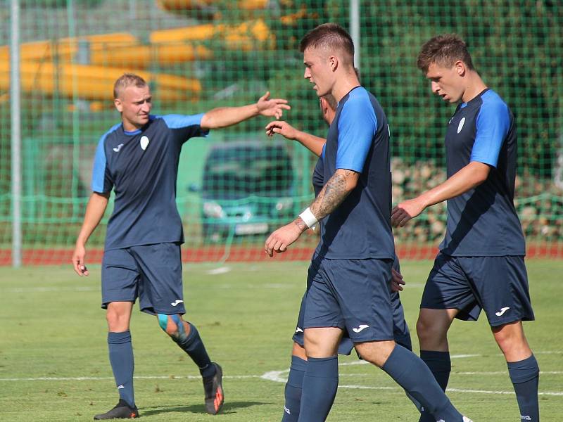 Fotbalisté Jindřichova Hradce, kteří vedou tabulku krajského přeboru, se v úvodním kole jarní části představí v Protivíně. .