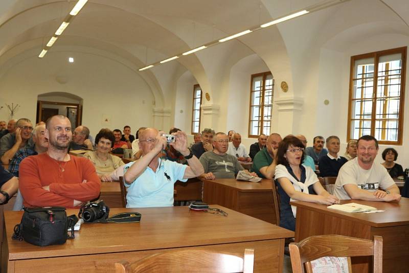 V Muzeu Jindřichohradecka se konala beseda s legendárním pilotem Václavem Vaškem.