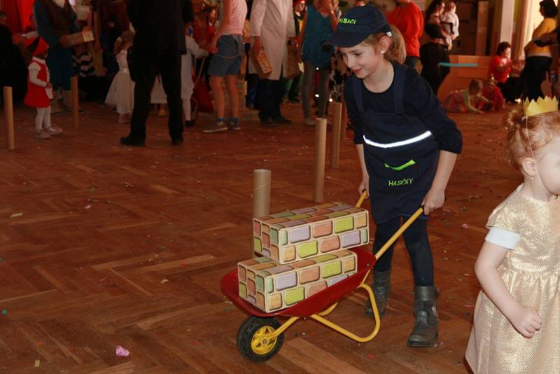 Dětský karneval v Lodhéřově.