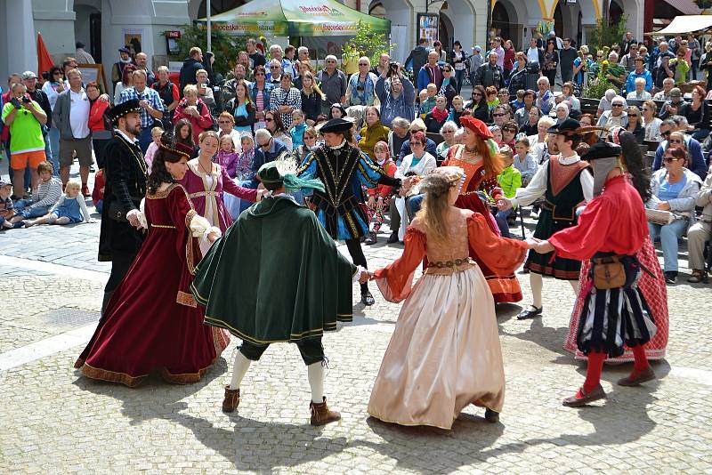 Historické slavnosti Jakuba Krčína v Třeboni nabízí bohatý program se šermíři, kejklíři, sokolníky či pohádkami.