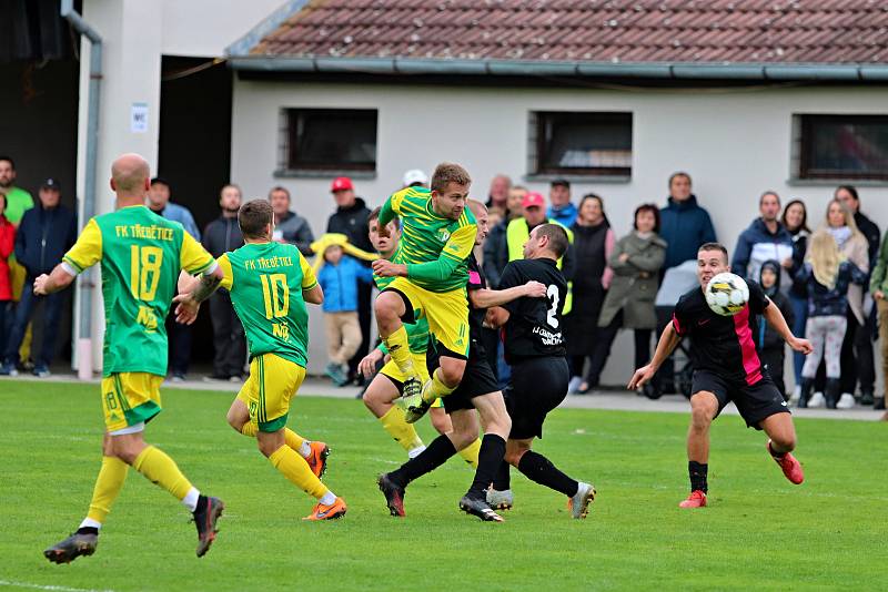 Fotbalisté Třebětic doma v místním derby remizovali s Dačicemi 2:2. Báječnou atmosféru vytvořilo 650 příznivců obou klubů.