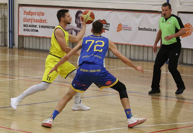 Basketbalový zápas mezi Litoměřicemi a Jindřichovým Hradcem