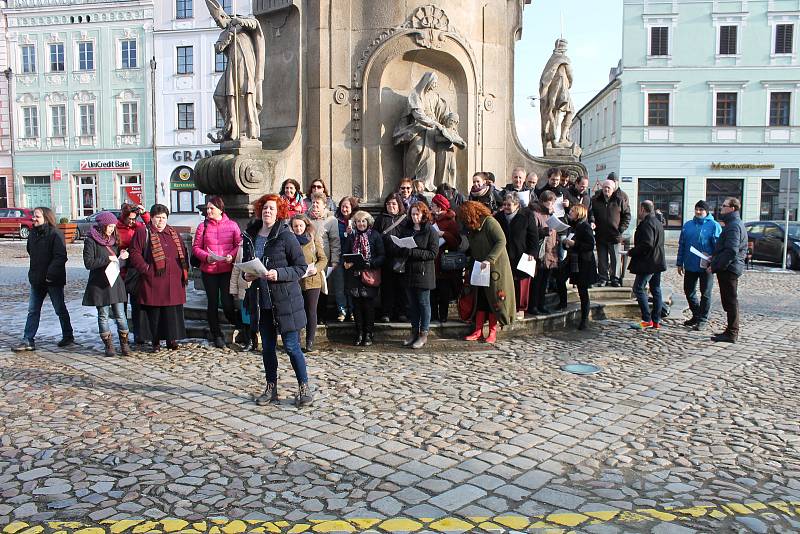 Obyvatelé Jindřichova Hradce si připomněli památku obětí holokaustu z roku 1944.