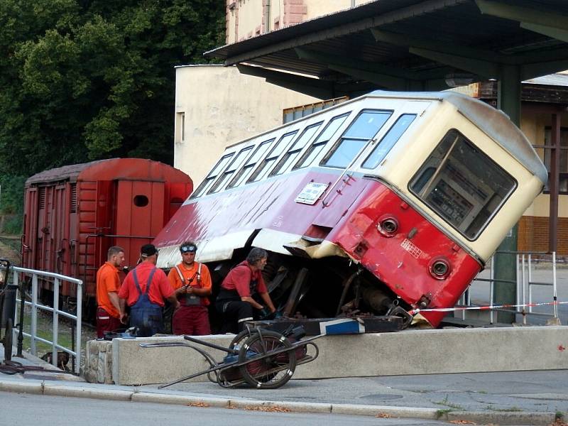 Na odstavné koleji v Jindřichově Hradci vykolejil vagon úzkokolejky. 