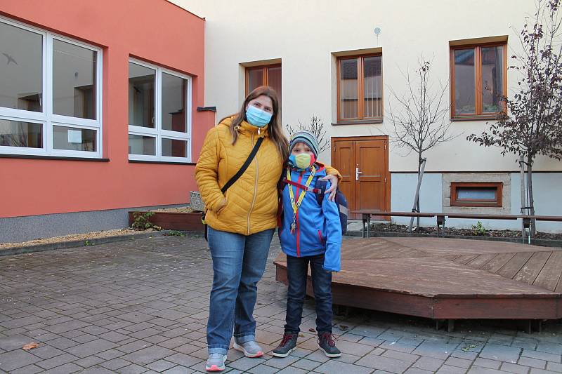 Základní škola Lomnice nad Lužnicí se těší návratu nejmladších žáků.