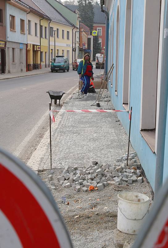 V Kamenici nad Lipou dokončují rekonstrukci Vackovy ulice.