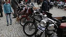 Pacov a okolí patřily v sobotu historickým motocyklům.
