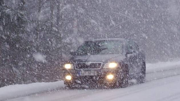 Sněhové vánice komplikují provoz i na Pelhřimovsku